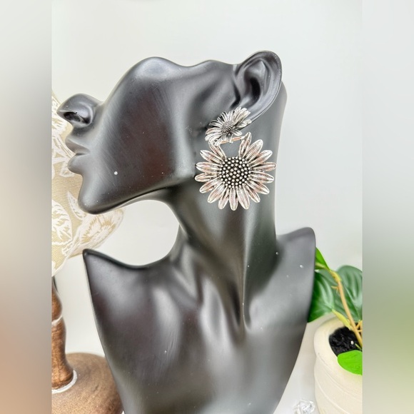 Vintage-Inspired Sunflower Drop Earrings | Antique Silver-Tone Statement - Picture 8 of 11